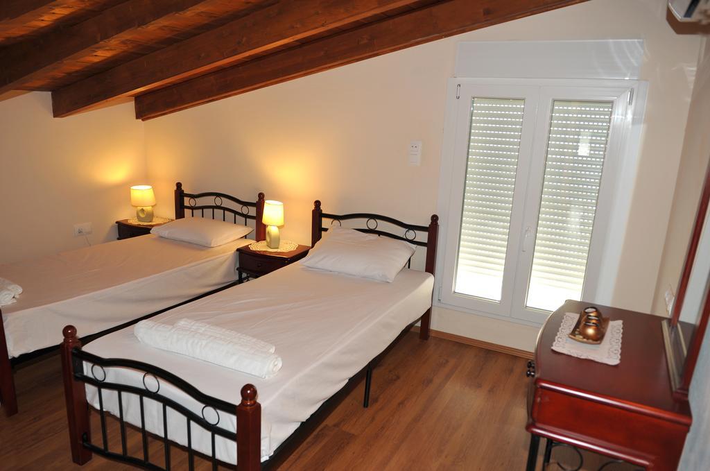 Villa Poulades Gouvia Zimmer foto